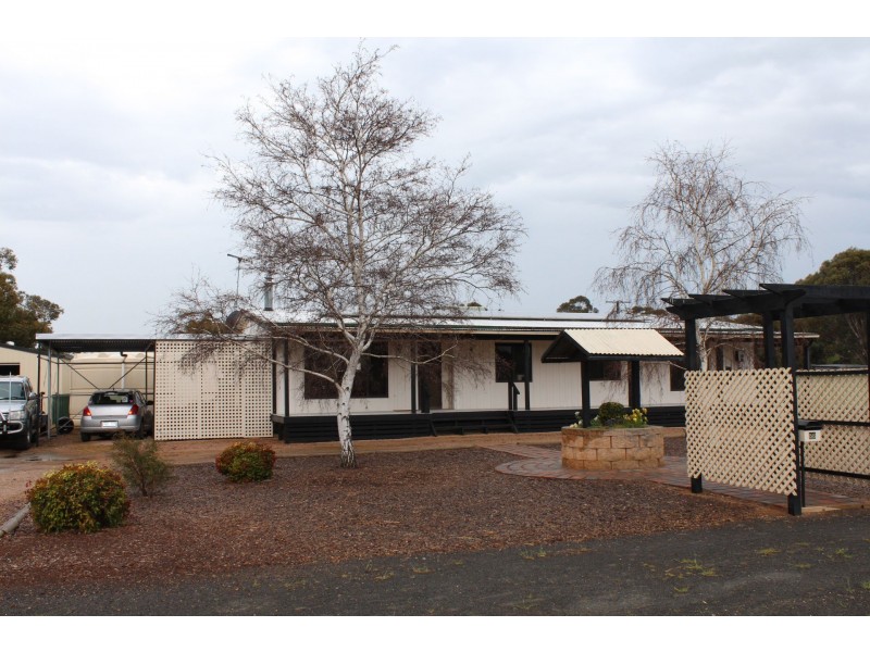 56 West Terrace, Laura SA 5480