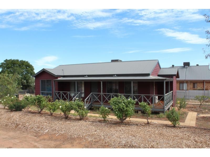 2 Sixth Street, Napperby SA 5540
