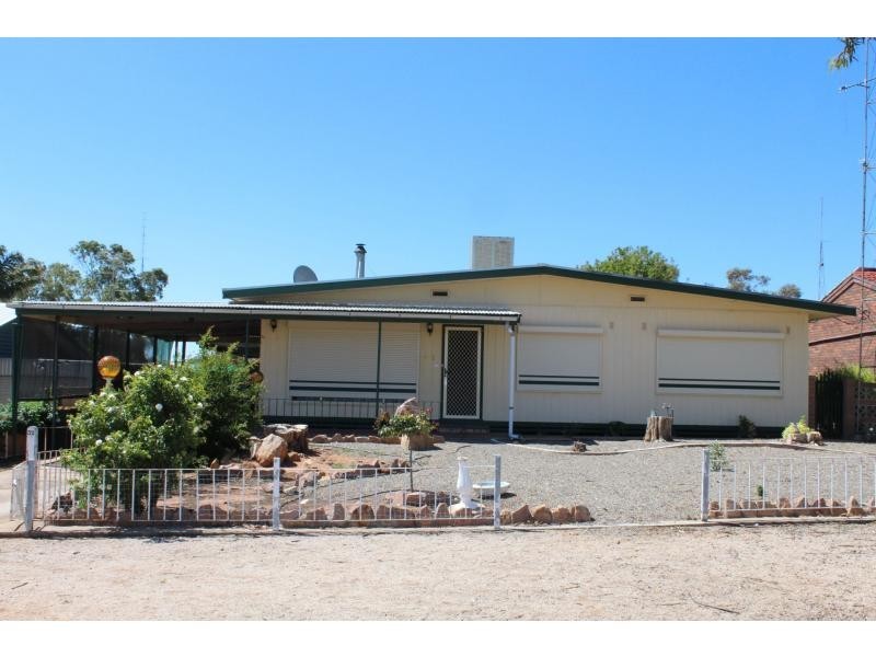 32 First Street, Napperby SA 5540