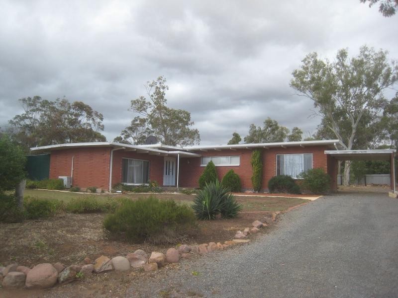 9 First Street, Napperby SA 5540