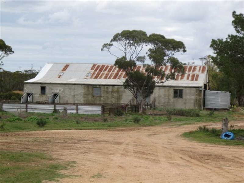1 Government Road, Wharminda SA 5603