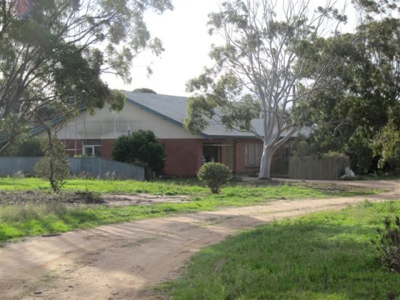 1 Government Road, Wharminda SA 5603