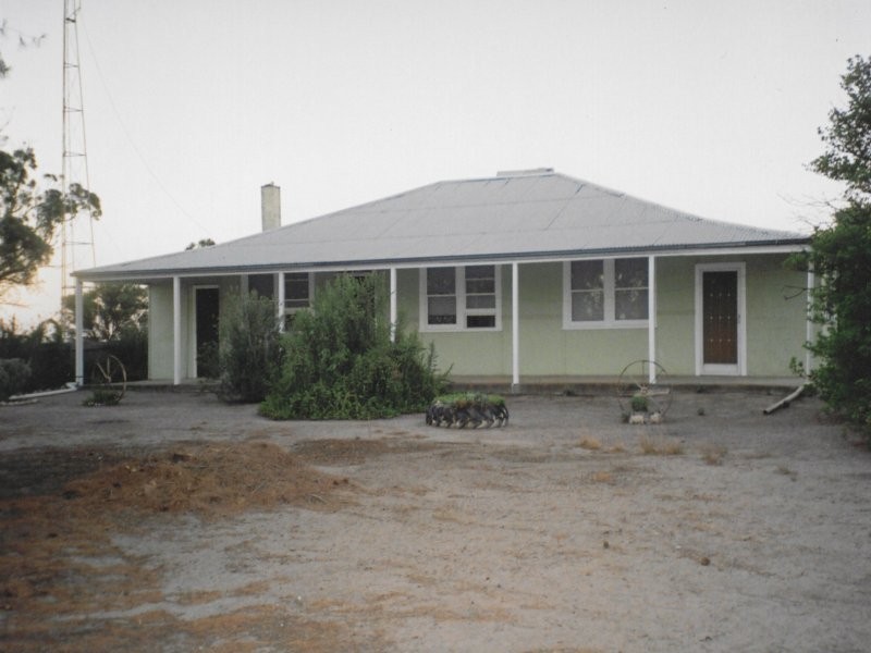 1 Tarragon Tanks Road, Mount Damper SA 5654
