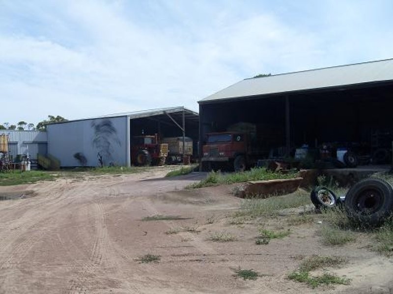 1 Tarragon Tanks Road, Mount Damper SA 5654