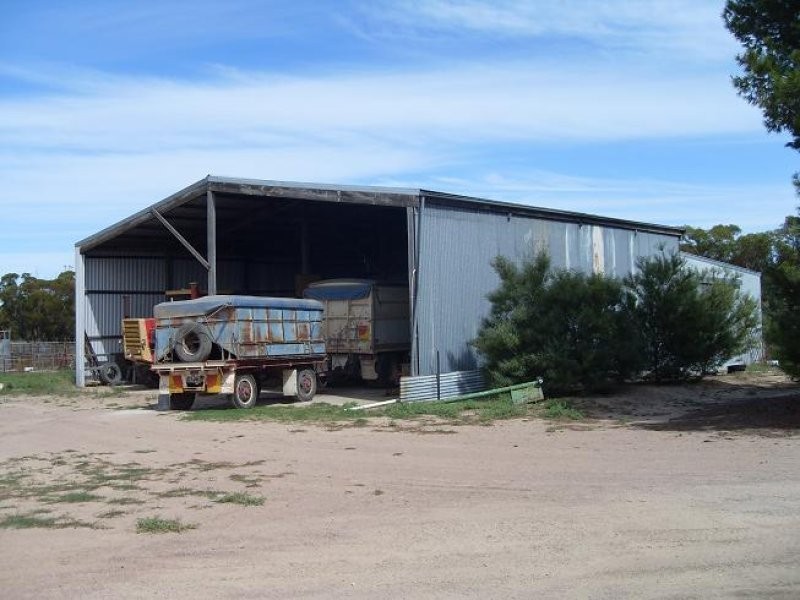 1 Tarragon Tanks Road, Mount Damper SA 5654