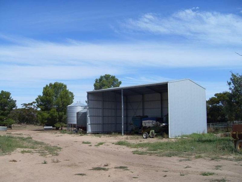 1 Tarragon Tanks Road, Mount Damper SA 5654