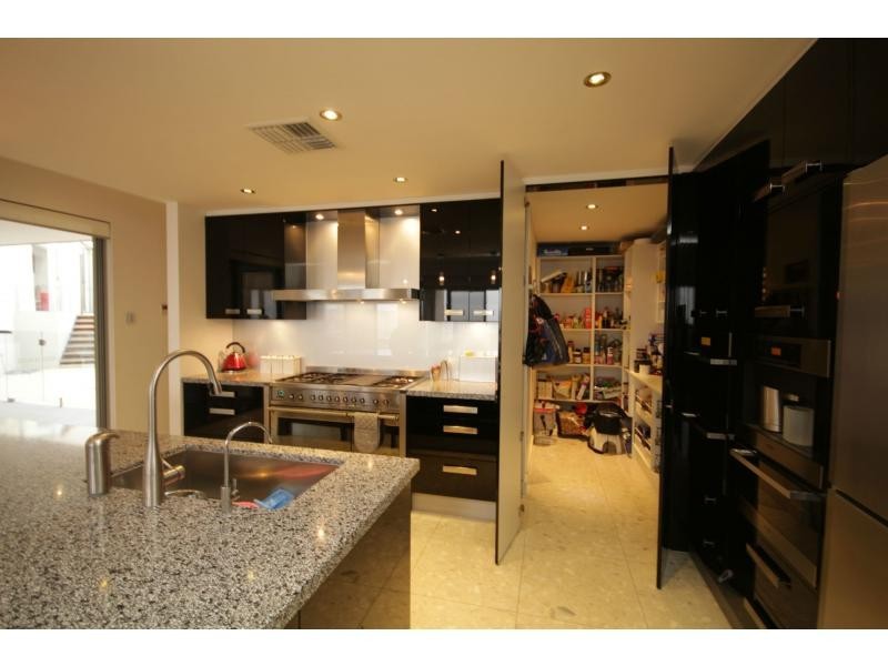 8 Balboa Drive, Hallett Cove SA 5158