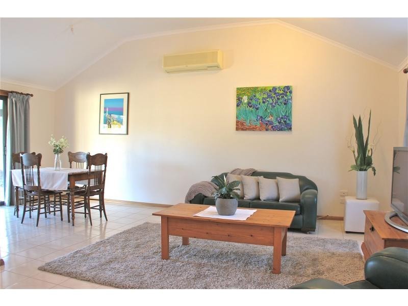 2/17 Cameron Street, Port Vincent SA 5581