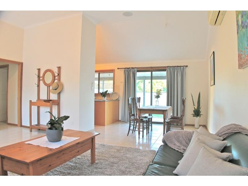 2/17 Cameron Street, Port Vincent SA 5581