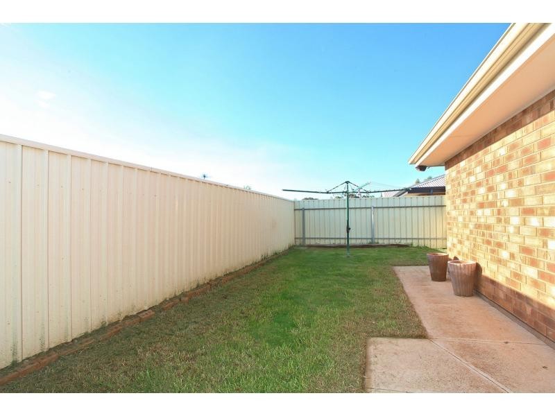 16 Moulds Crescent, Smithfield SA 5114