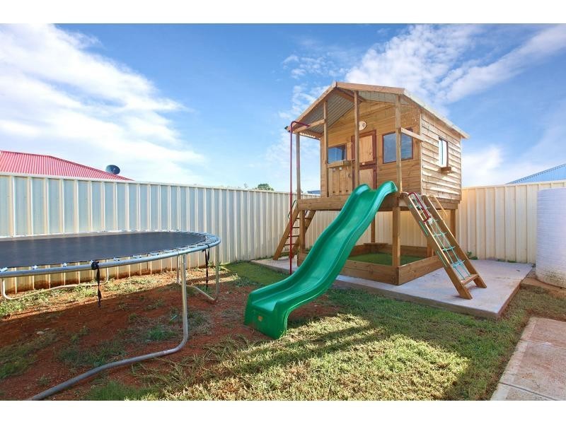 16 Moulds Crescent, Smithfield SA 5114