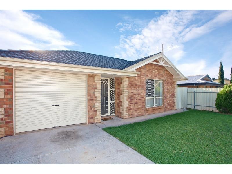 16 Moulds Crescent, Smithfield SA 5114