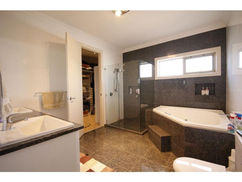 15 Kimberley Street, Mansfield Park SA 5012