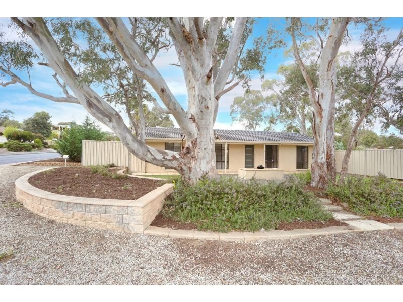 2 Pine Drive, Aberfoyle Park SA 5159