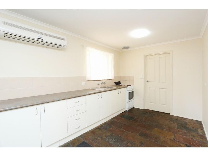 2 Pine Drive, Aberfoyle Park SA 5159