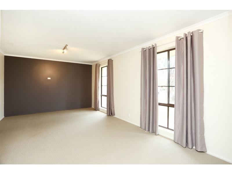 2 Pine Drive, Aberfoyle Park SA 5159