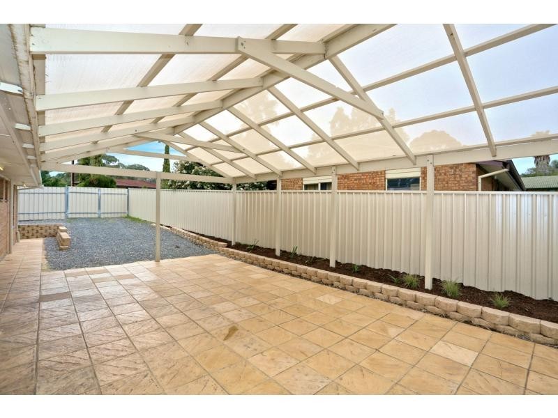 2 Pine Drive, Aberfoyle Park SA 5159