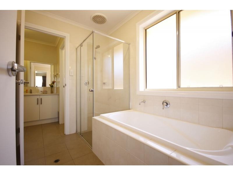 8 Moseley Street, Mansfield Park SA 5012