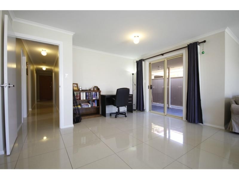 8 Moseley Street, Mansfield Park SA 5012