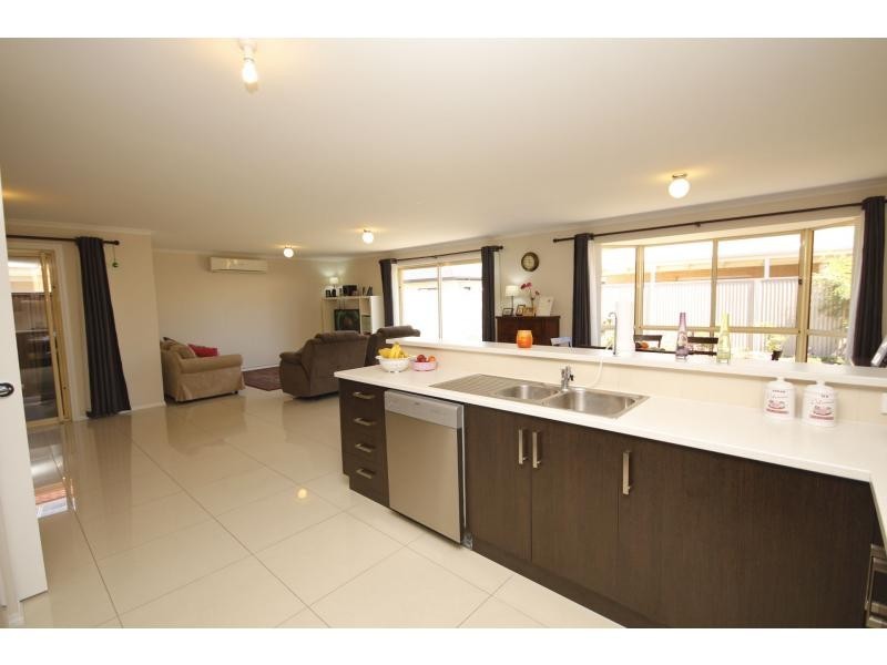8 Moseley Street, Mansfield Park SA 5012