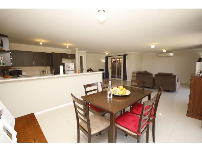 8 Moseley Street, Mansfield Park SA 5012