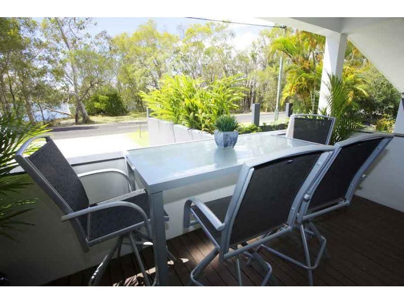 69 Lake Weyba Drive, Noosaville QLD 4566