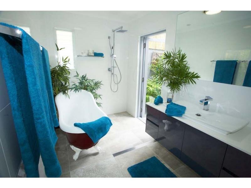 69 Lake Weyba Drive, Noosaville QLD 4566