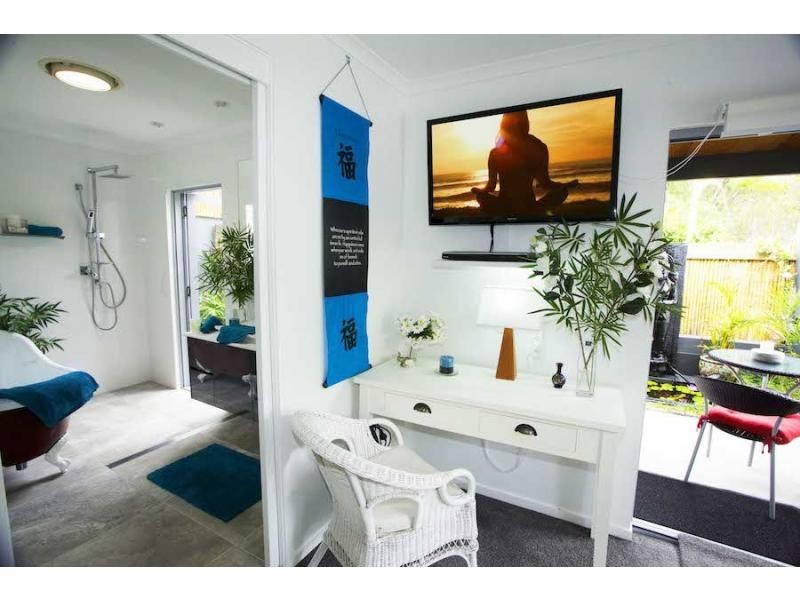 69 Lake Weyba Drive, Noosaville QLD 4566