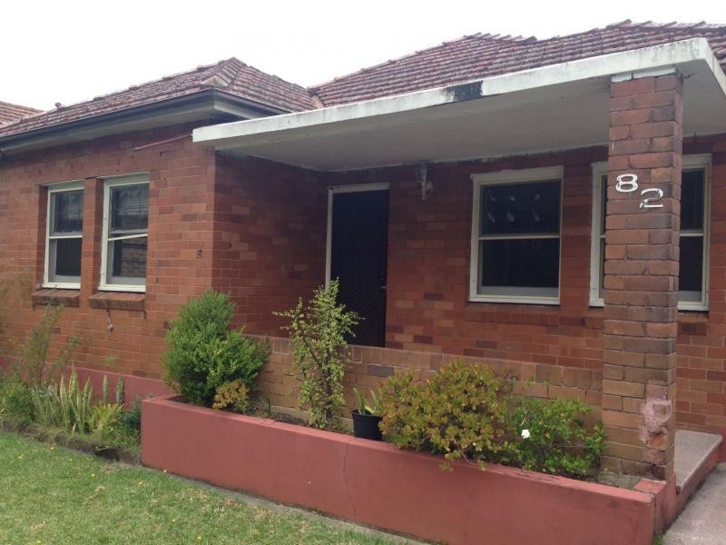 82 Monaro Avenue, Kingsgrove NSW 2208