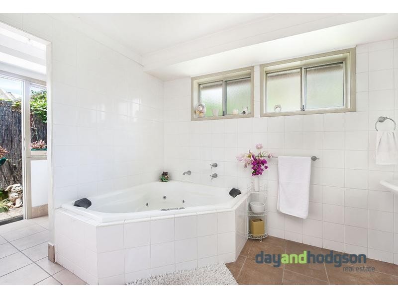 32 Unwins Bridge Road, St Peters NSW 2044