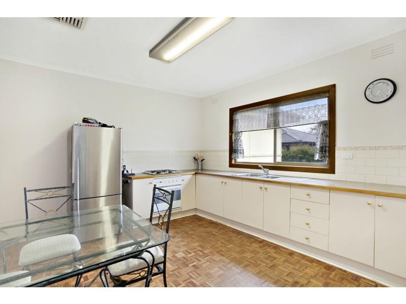 50 Woodbine Grove, Chelsea VIC 3196