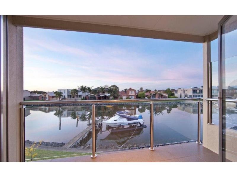 4/10 Rhode Island, Patterson Lakes VIC 3197