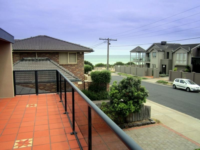 12 Williams Grove, Bonbeach VIC 3196