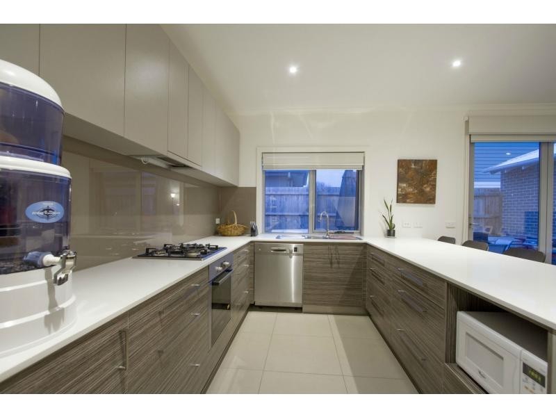 2/74 Broadway, Bonbeach VIC 3196