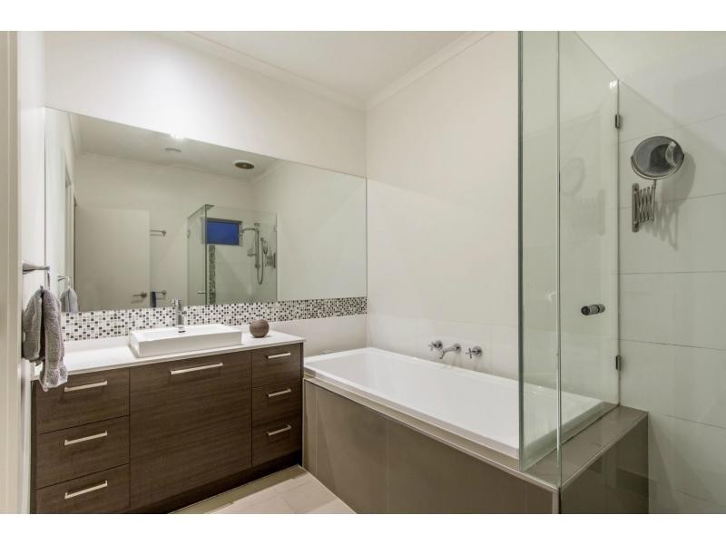 2/74 Broadway, Bonbeach VIC 3196