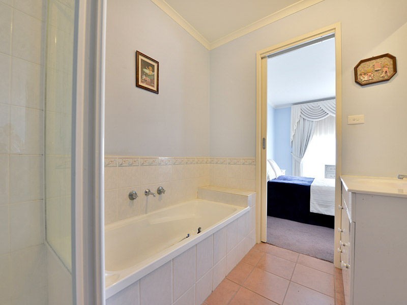 2/41 Embankment Grove, Chelsea VIC 3196