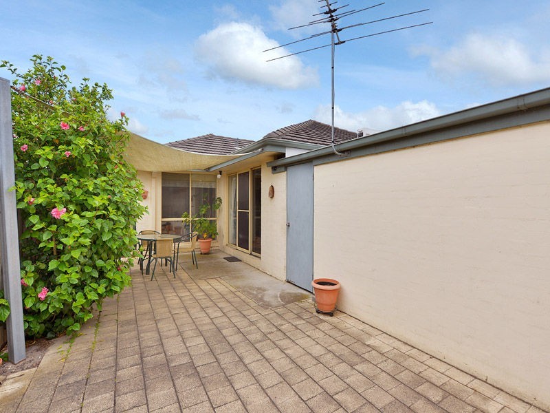 2/41 Embankment Grove, Chelsea VIC 3196