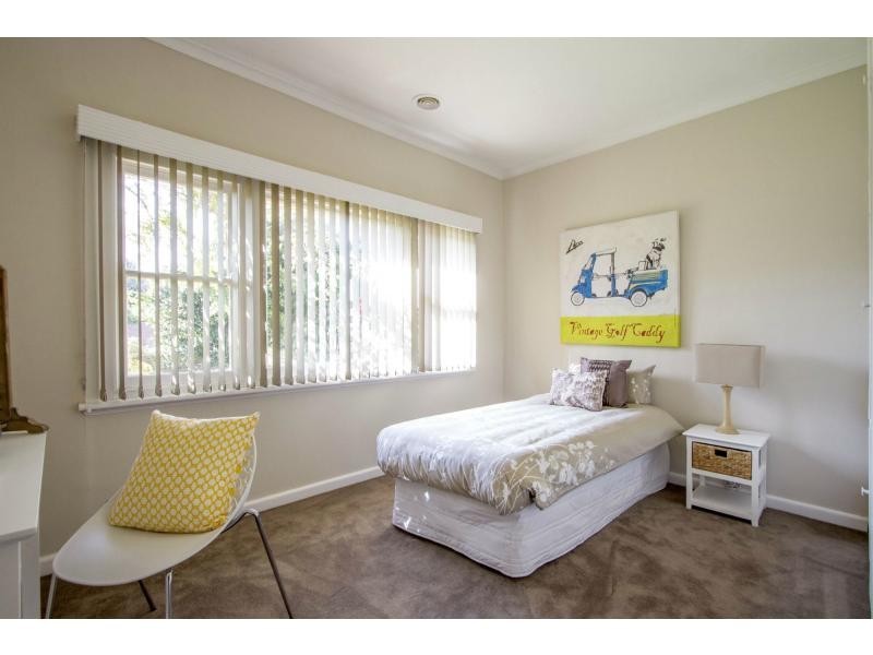 70 Embankment Grove, Chelsea VIC 3196