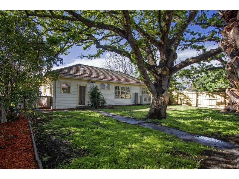 70 Embankment Grove, Chelsea VIC 3196