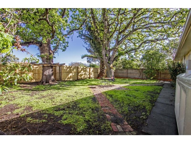 70 Embankment Grove, Chelsea VIC 3196