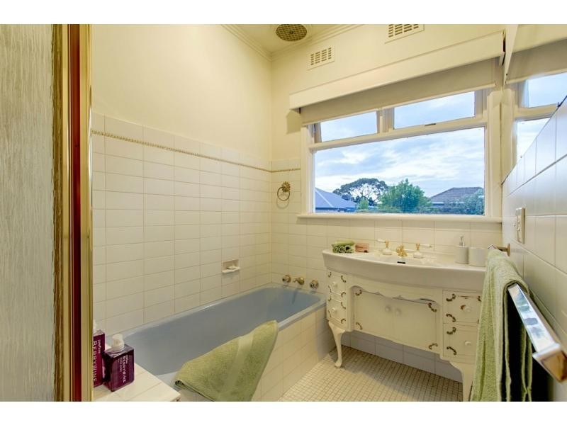 17 Mernda Avenue, Bonbeach VIC 3196