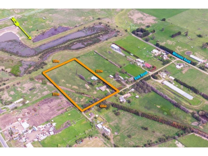 40 Volk Road, Cranbourne West VIC 3977