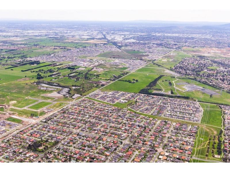 40 Volk Road, Cranbourne West VIC 3977