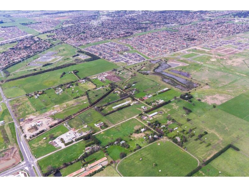 40 Volk Road, Cranbourne West VIC 3977