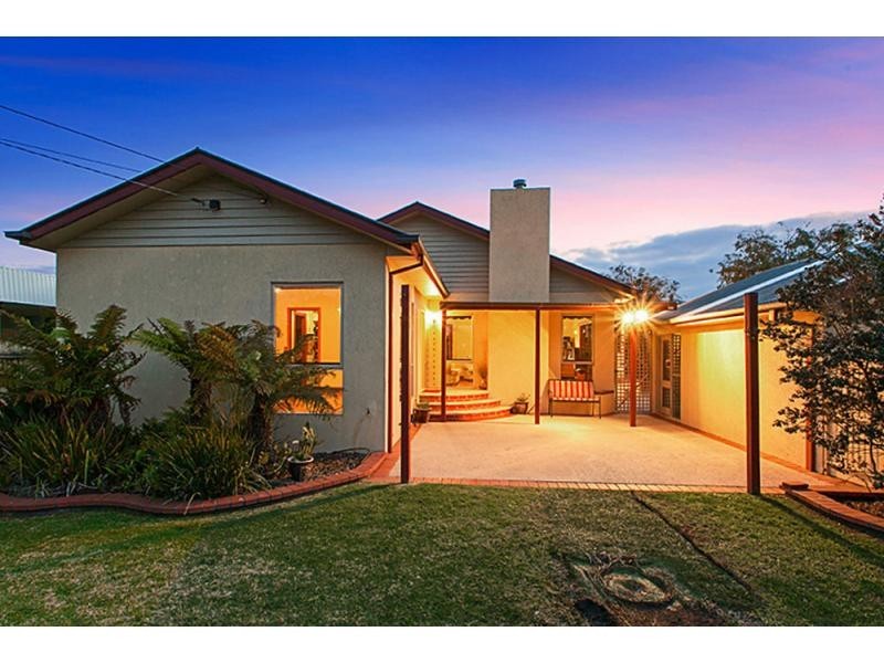 8 Riversdale Avenue, Carrum VIC 3197