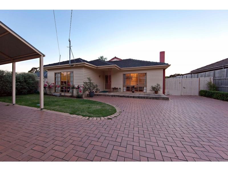 4 Toulon Court, Bonbeach VIC 3196