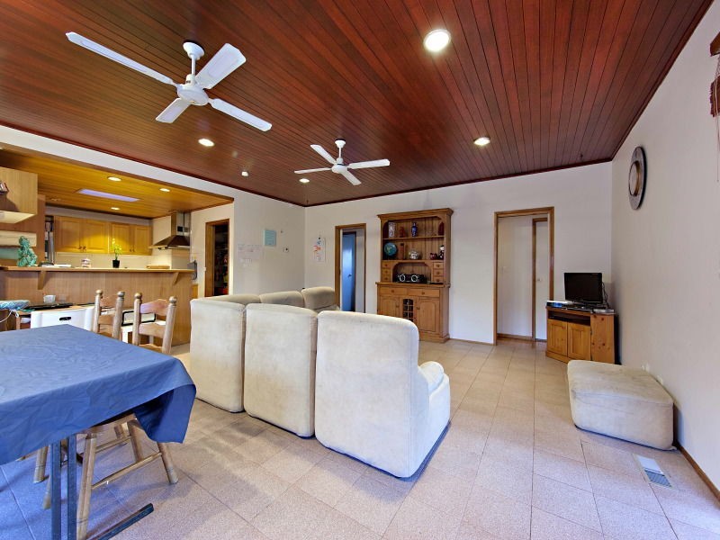 4 Toulon Court, Bonbeach VIC 3196