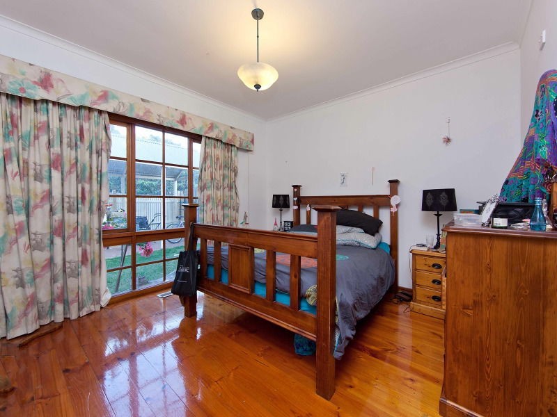 4 Toulon Court, Bonbeach VIC 3196