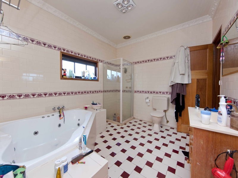 4 Toulon Court, Bonbeach VIC 3196