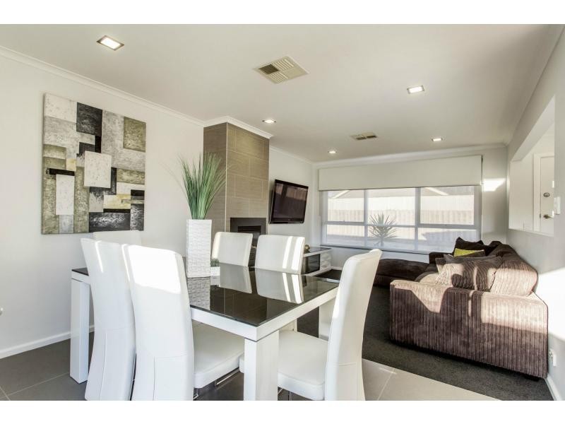 2/8 Woodbine Grove, Chelsea VIC 3196